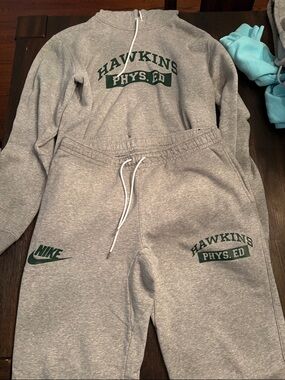 Nike x Stranger Things Gray 'Hawkins Phys. Ed' Sweatsuit - Gray